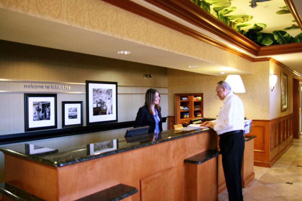 Hampton Inn & Suites Lake Stadt Interior foto